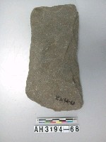 藏品(中型有腰打製石斧)的圖片